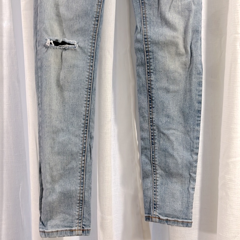 Womens size 2 Wild Fable High Waist Distressed Knee Skinny Jeans - Picture 4 of 8